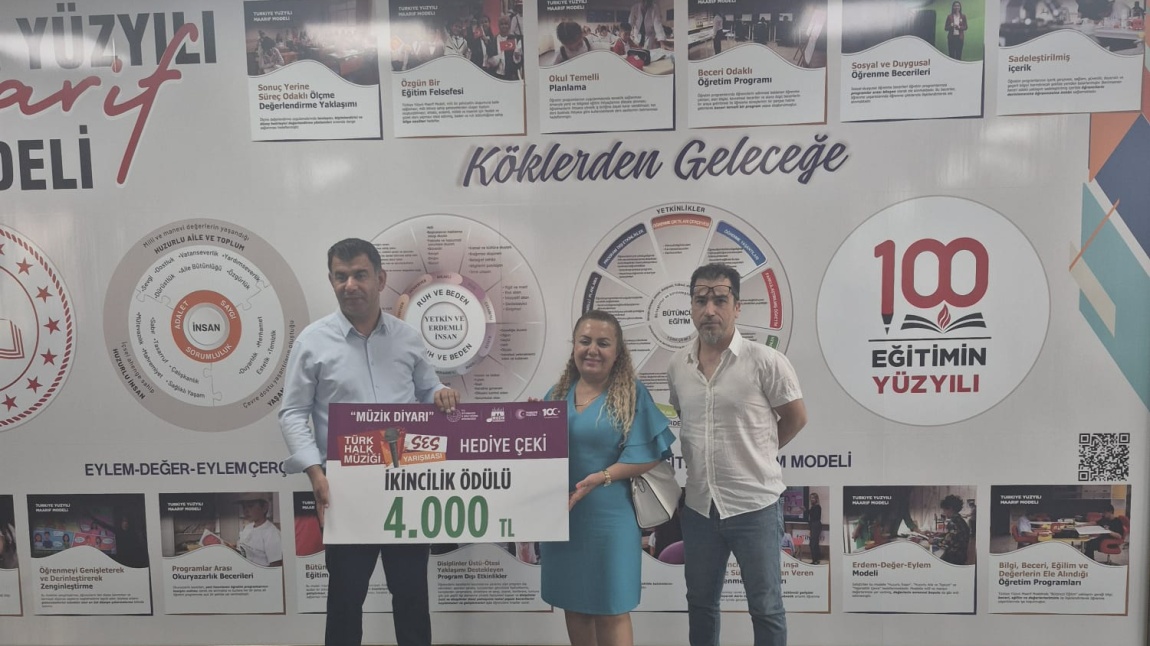 SES YARIŞMASINDA DERECEYE GİREN ÖĞRENCİMİZ HEDİYE ÇEKİNİ ALDI 